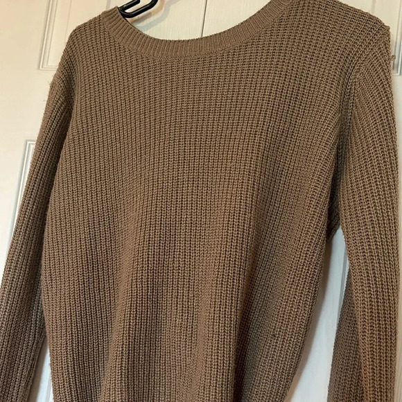 UB Tan long sleeve sweater Sz - Picture 3 of 14